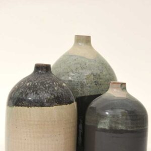 A set of 3 vases